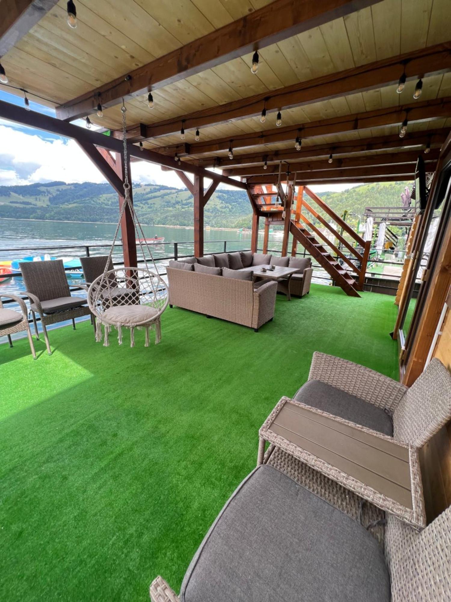 Holiday Bicaz Bungalows On The Lake Extérieur photo