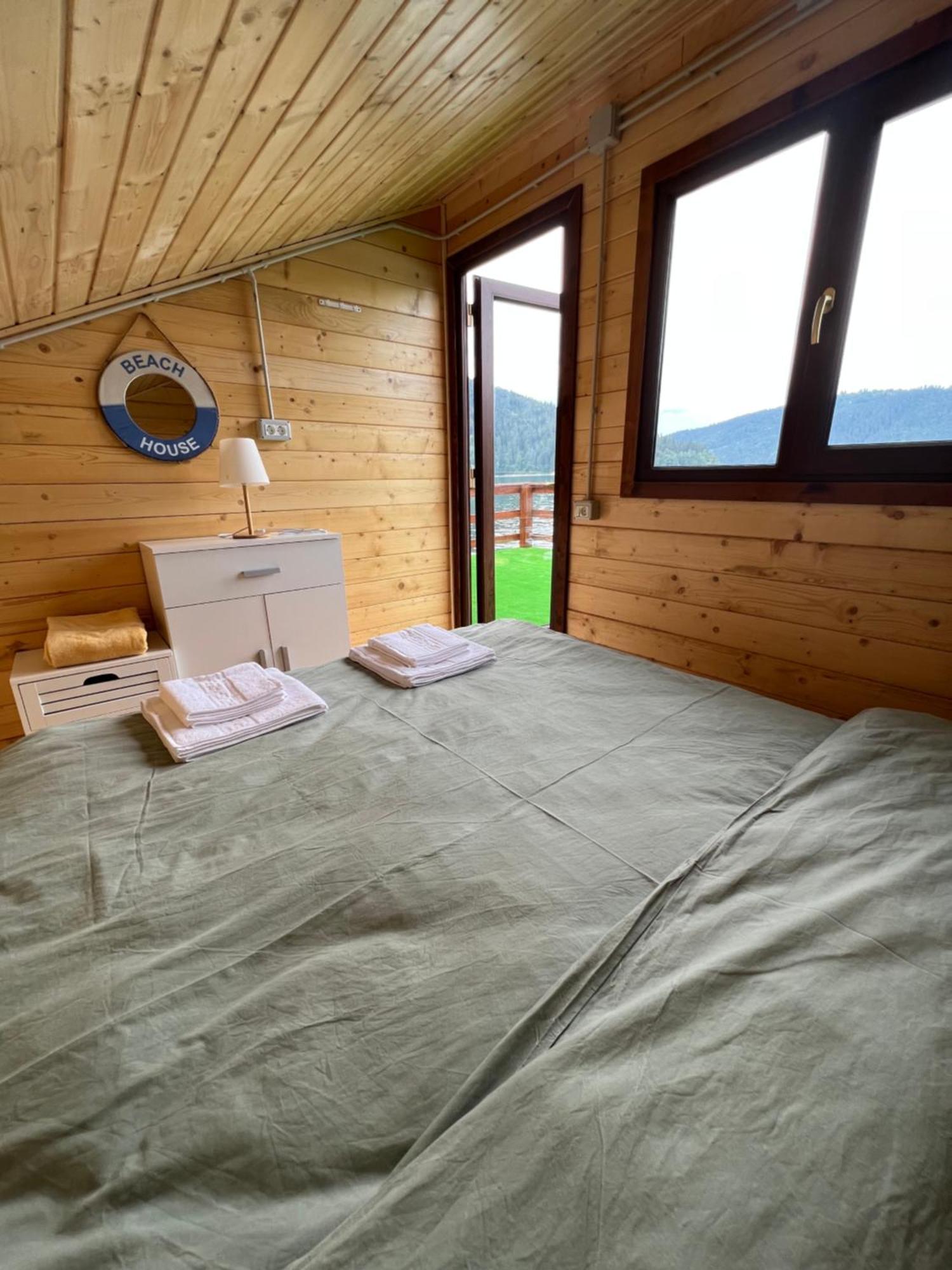 Holiday Bicaz Bungalows On The Lake Extérieur photo