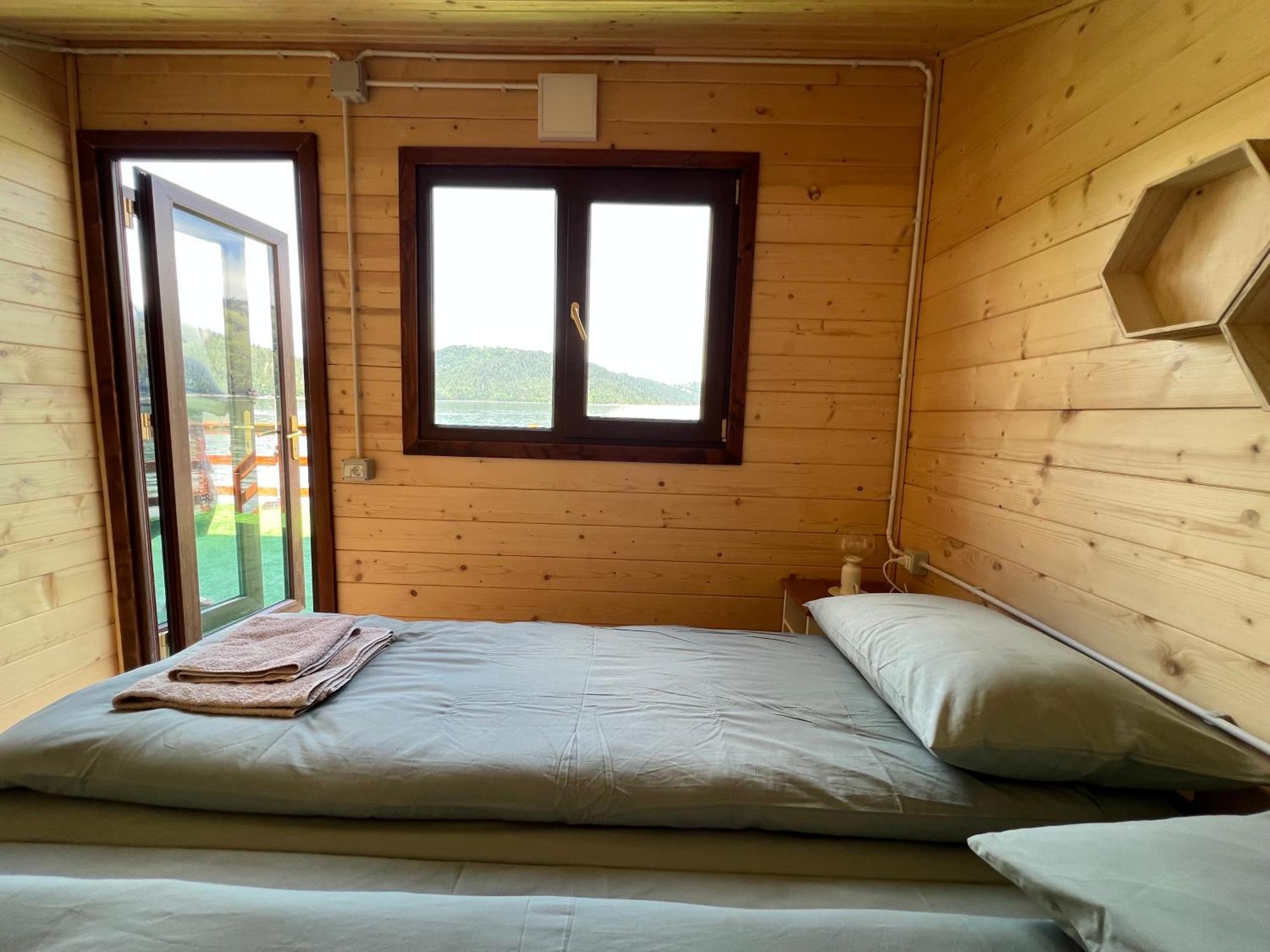 Holiday Bicaz Bungalows On The Lake Extérieur photo