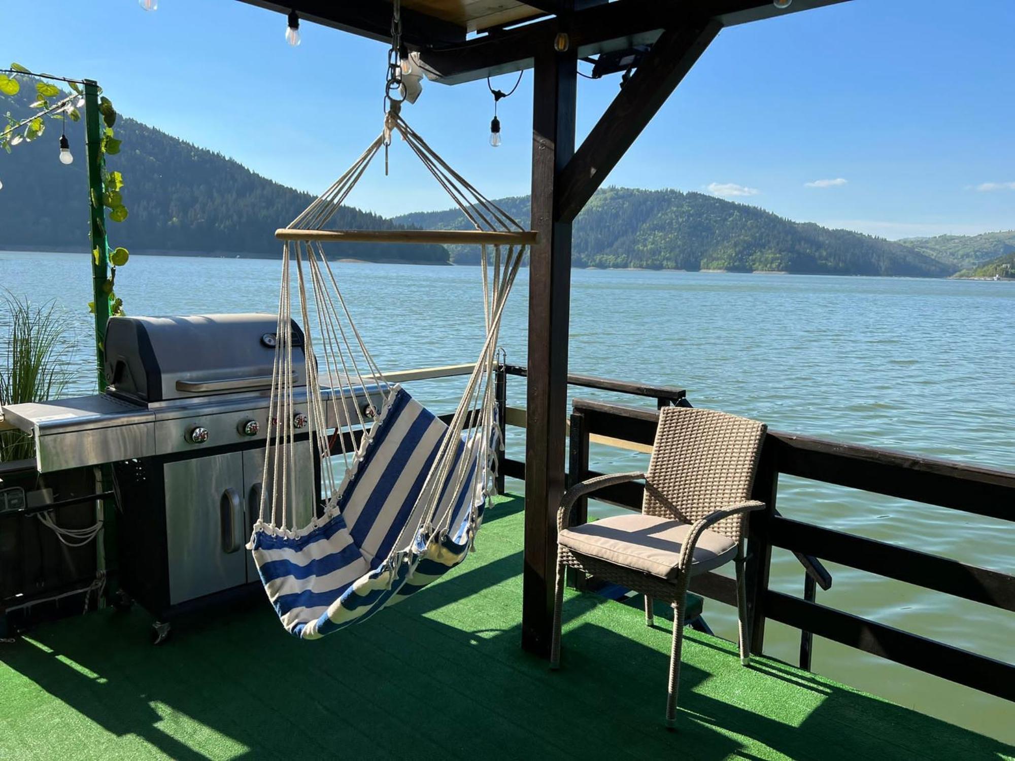 Holiday Bicaz Bungalows On The Lake Extérieur photo