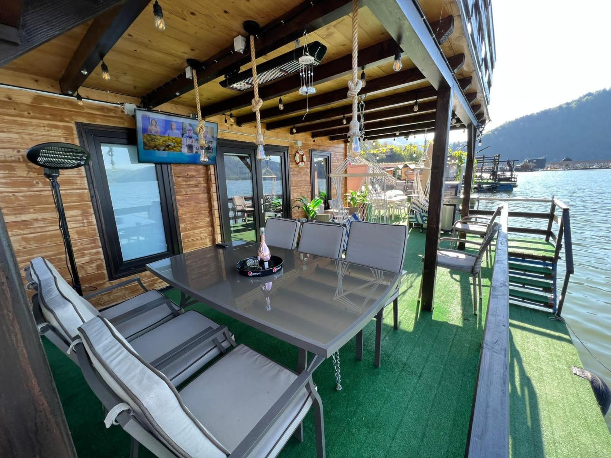 Holiday Bicaz Bungalows On The Lake Extérieur photo