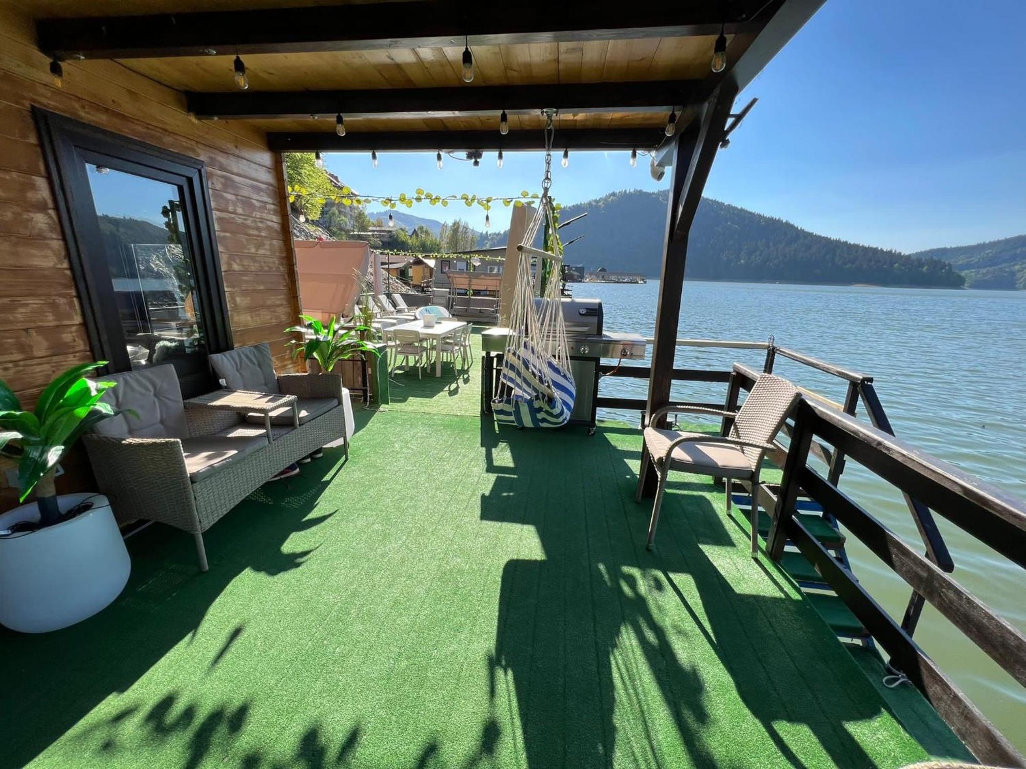 Holiday Bicaz Bungalows On The Lake Extérieur photo