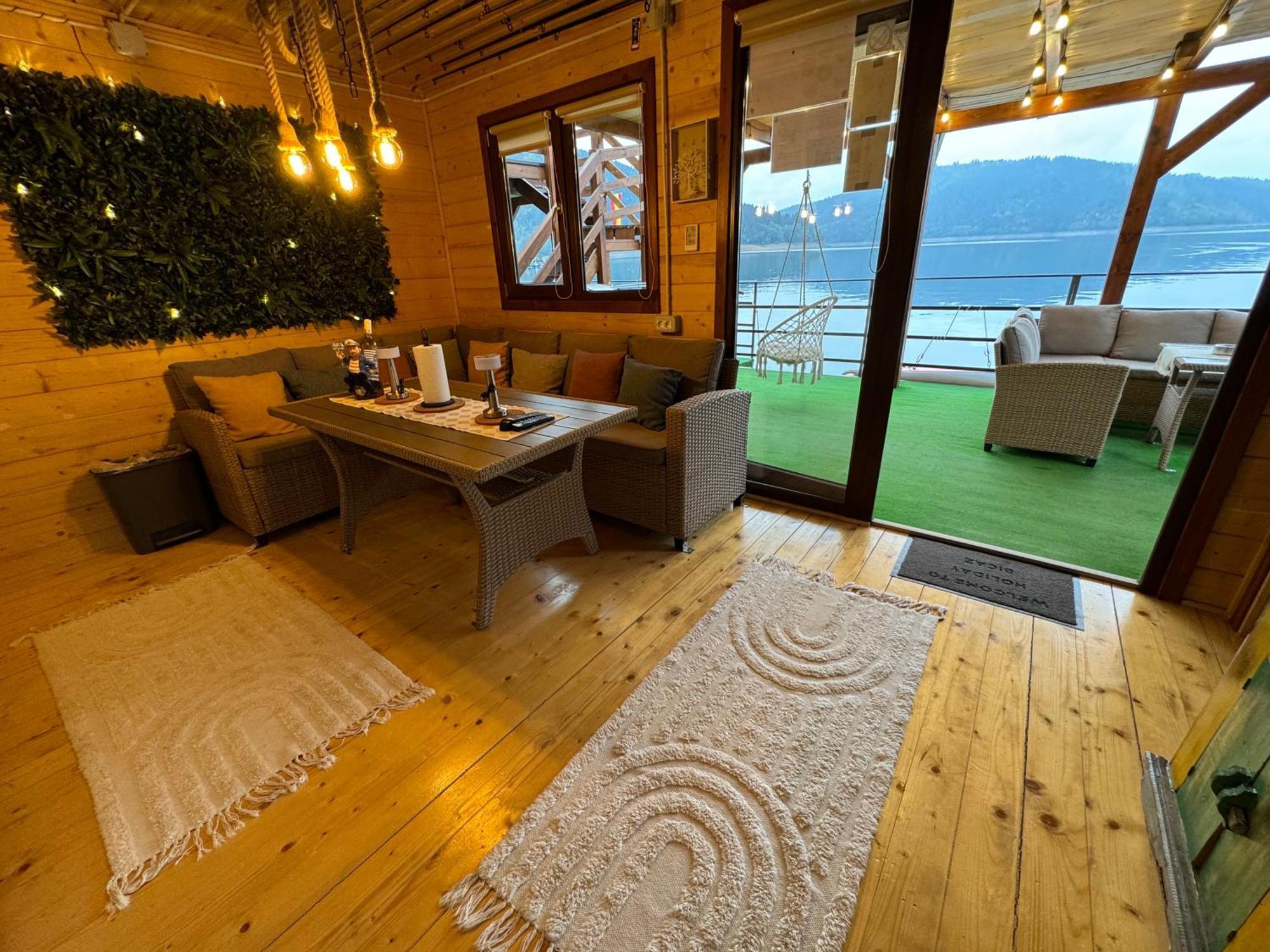 Holiday Bicaz Bungalows On The Lake Extérieur photo