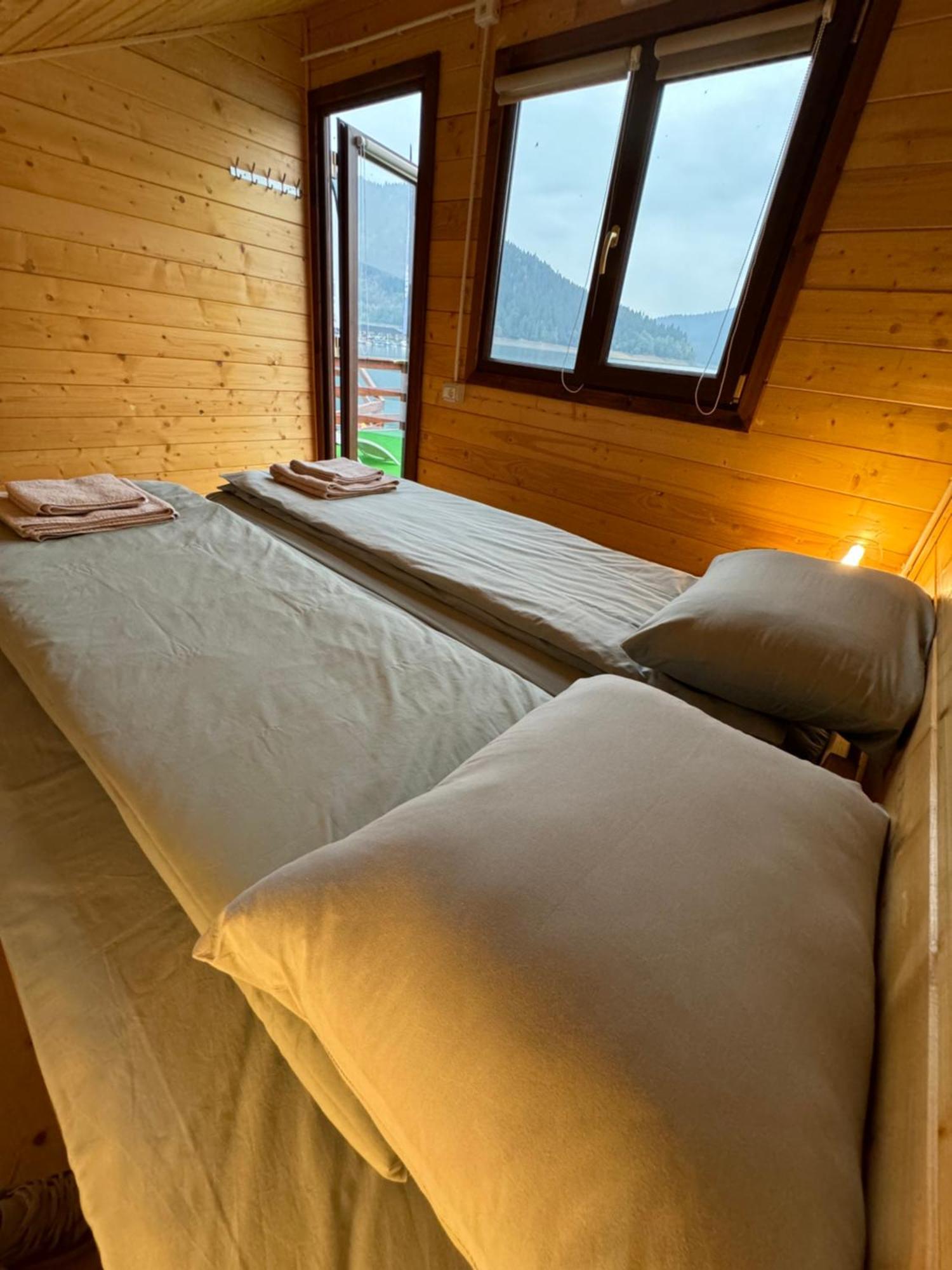 Holiday Bicaz Bungalows On The Lake Extérieur photo