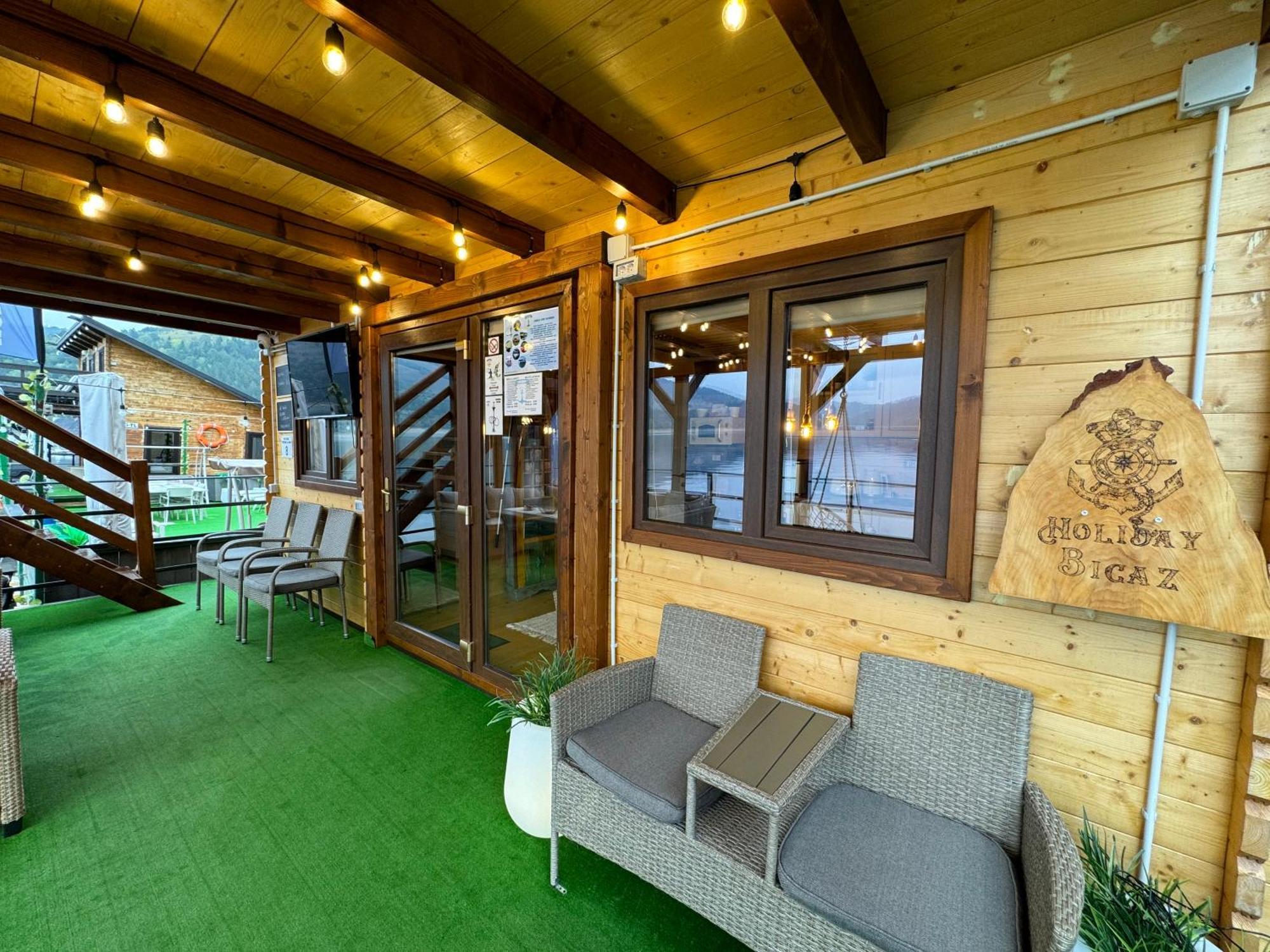 Holiday Bicaz Bungalows On The Lake Extérieur photo