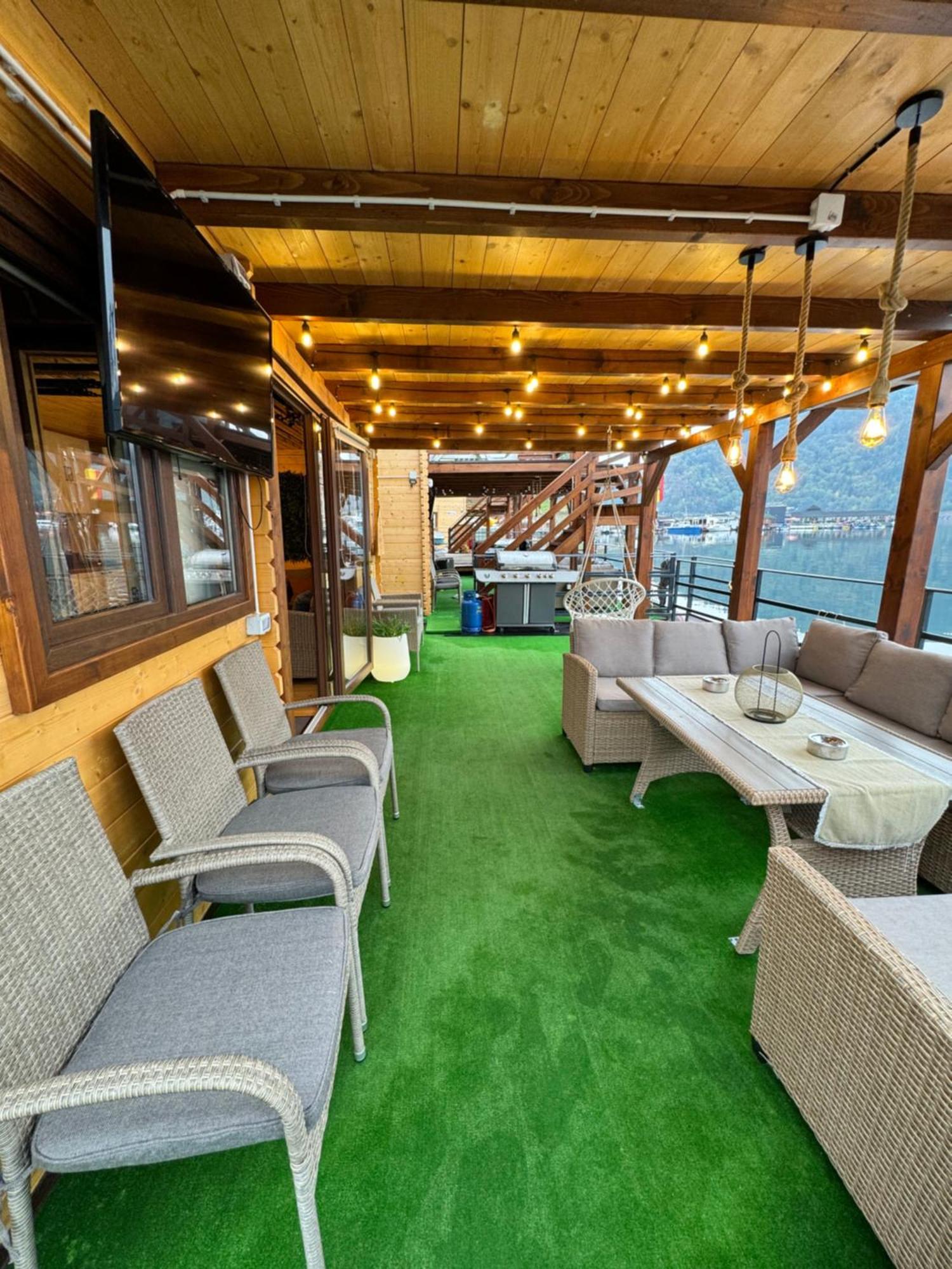 Holiday Bicaz Bungalows On The Lake Extérieur photo