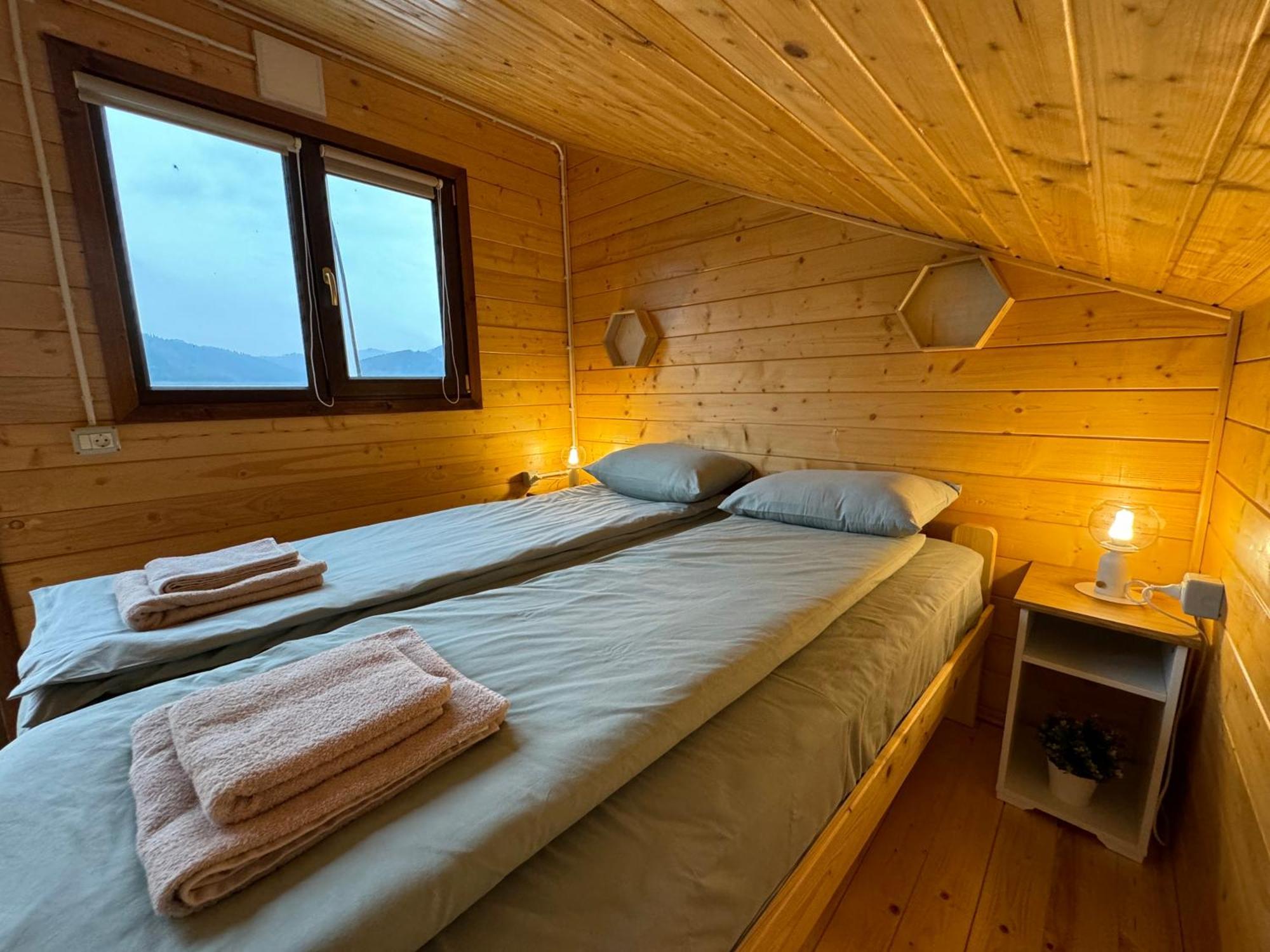 Holiday Bicaz Bungalows On The Lake Extérieur photo